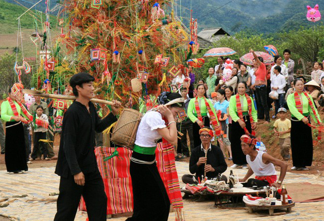 Lễ hội Hết Chá ở bản Áng, xã Đông Sang, huyện Mộc Châu. (Ảnh: nhandan.com.vn)